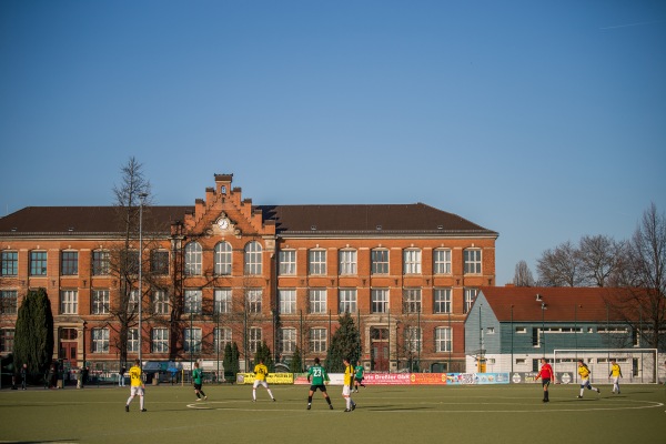 Sportplatz Hebbelstraße - Dresden-Cotta