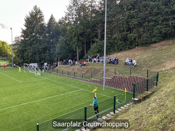 Sportplatz Friedhofstraße - Glanbrücken