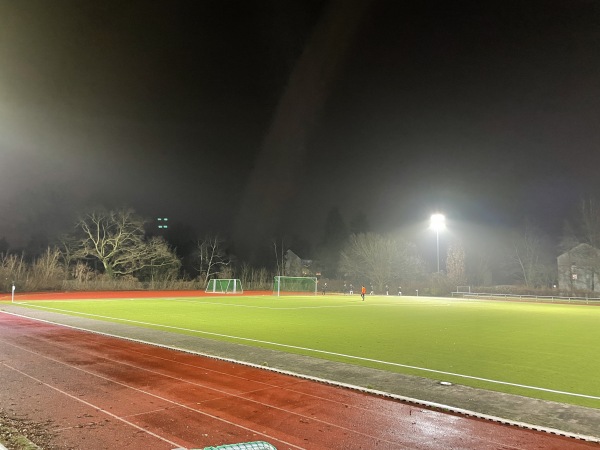 Sportplatz An der Dorfkirche - Berlin-Marienfelde