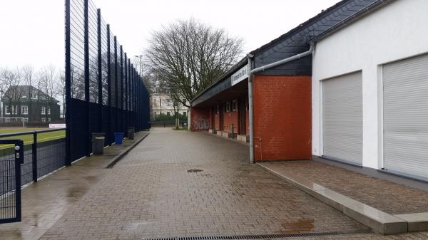 Sportplatz Bornbacher Weg - Remscheid-Bergisch Born