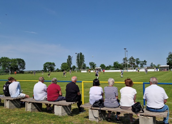 Sportplatz Matzendorf-Hölles - Matzendorf-Hölles