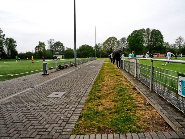 Bezirkssportanlage Am Eisenbrand Platz 4 - Meerbusch-Büderich