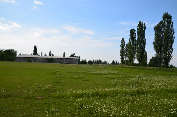 Tel'man Orto Mektebi Stadiyonu - Tel'man (Thälmann)