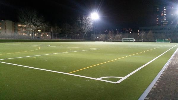 Sportplatz Allee der Kosmonauten/Gymnasium - Berlin-Marzahn