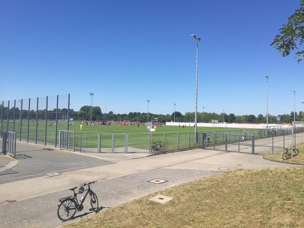 Arena-Sportpark Platz 2 - Düsseldorf-Stockum