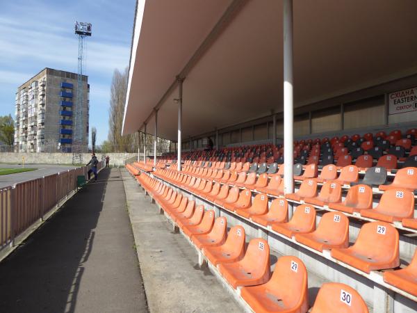 Stadion Yunist' - Horishni Plavni