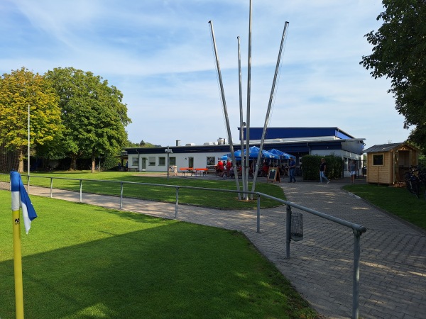 Lilienplatz im Sportzentrum - Glött