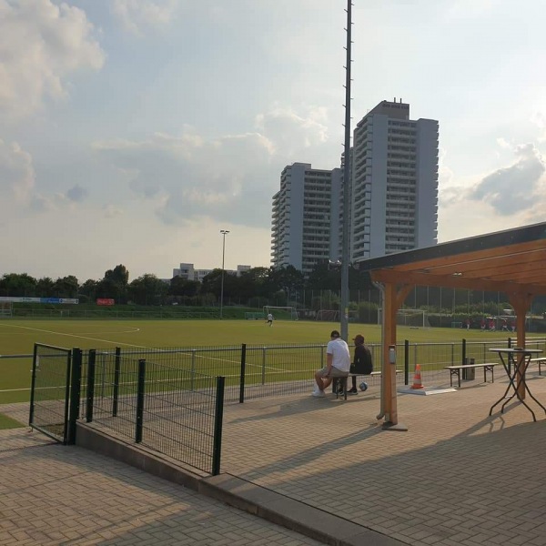 Sportplatz In der Gracht - Köln-Poll