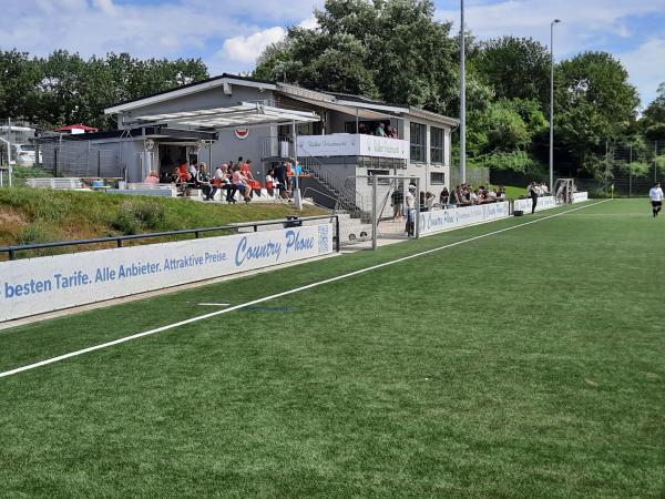 Neuer Kunstrasen seit Frühjahr 2021