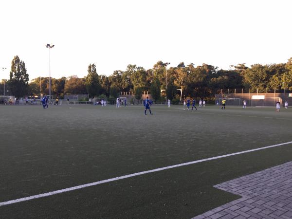 Ernst-Reuter-Sportfeld 2 - Berlin-Zehlendorf