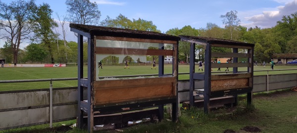 Sportplatz Weißer Berg - Uetze-Dedenhausen