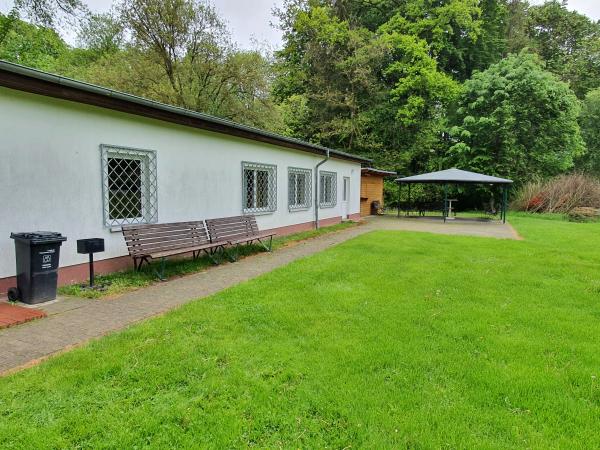 Sportplatz im Schloßpark - Süderholz-Klevenow