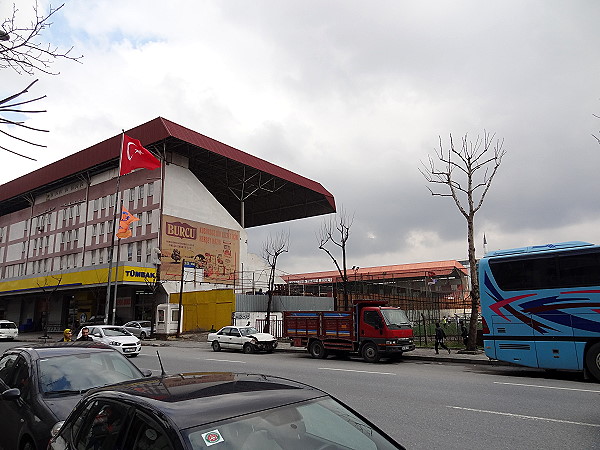 Mimar Yahya Baş Stadı - İstanbul