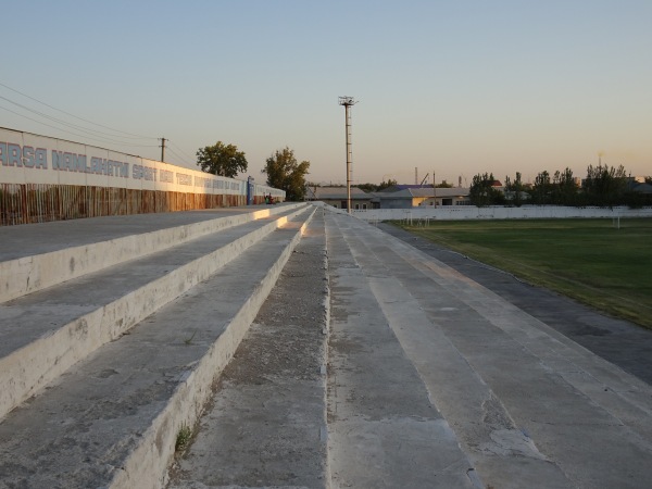 Yoshliq Stadioni - Karmana