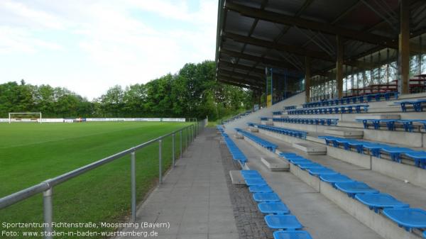 Heinrich-Vogl-Stadion im Sportzentrum Fichtenstraße - Moosinning