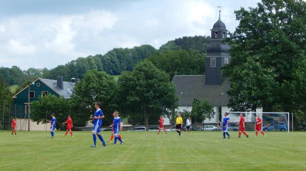 Sportplatz an der Kirche - Lichtenberg/Erzgebirge-Weigmannsdorf