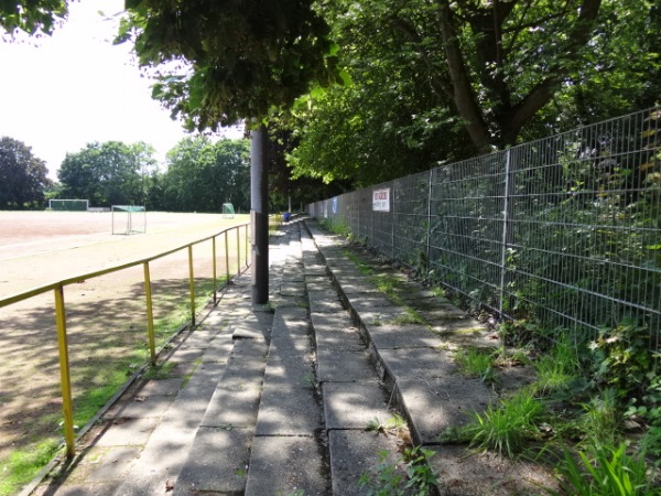 Sportplatz im Schulzentrum Süd - Duisburg-Huckingen