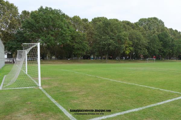 Bezirkssportanlage NeckarPark - Mercedesstraße Platz 5 - Stuttgart-Bad Cannstatt