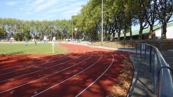 Ernst-Poensgen-Kampfbahn / Bezirkssportanlage Lierenfeld - Düsseldorf-Lierenfeld