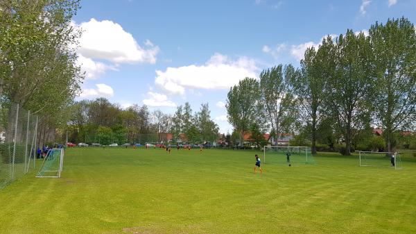 Sportplatz am Eckrand - Erfurt-Azmannsdorf