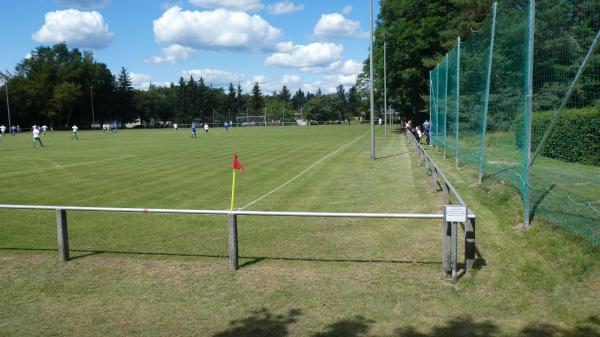 Gemeinde-Sportplätze Strandweg - Halbe