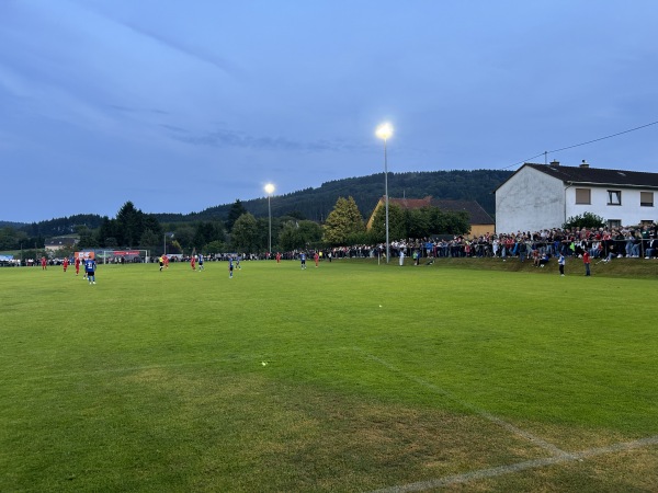 Sportplatz im Dorf - Wallenborn/Eifel