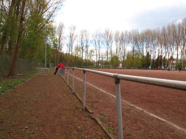 Heinrich-Hamacher-Sportpark Platz 3 - Duisburg-Neumühl