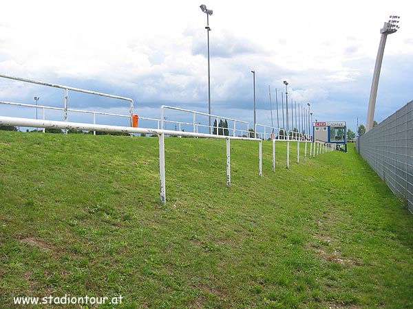 Rudolf-Tonn-Stadion - Schwechat