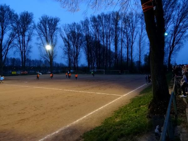 Sportplatz am Rheinufer - Bornheim/Rheinland-Hersel