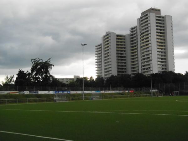 Sportplatz In der Gracht - Köln-Poll