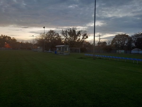 Stadion w Milanówek obok 1 - Milanówek