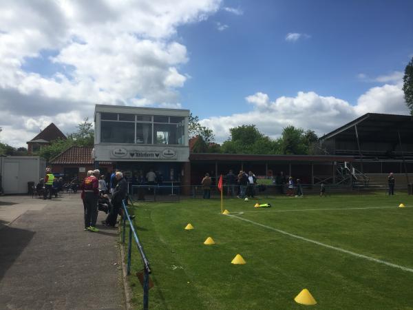 Stadion Flugplatz - Lübeck-Karlshof