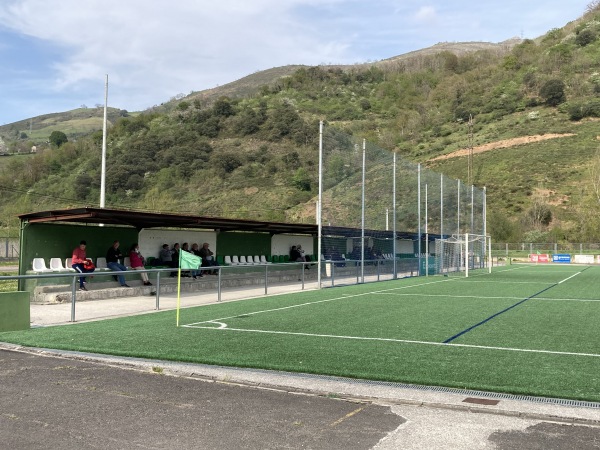 Estadio Municipal El Sotón - Lena (Ḷḷena), AS