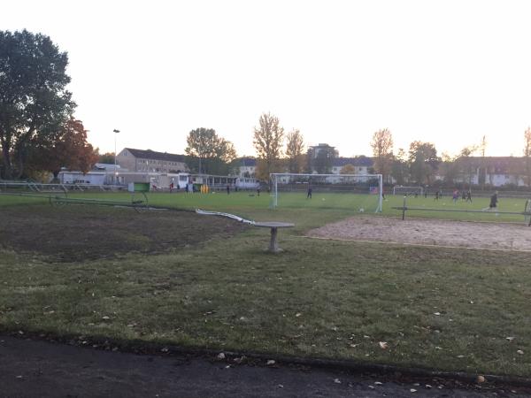 Aufbau-Sportplatz - Eisenhüttenstadt