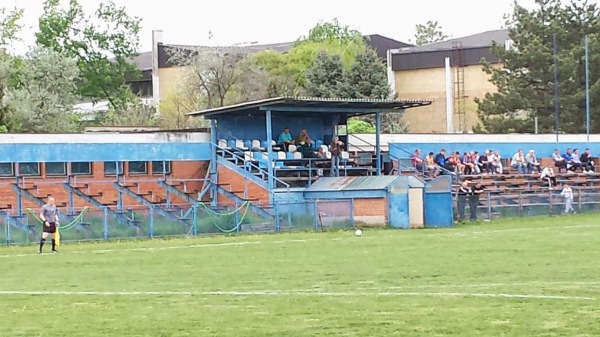 Stadion Magnetna polja 