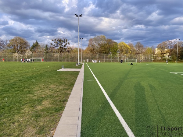 Bezirkssportanlage Surheimer Weg Platz 4 - München-Sendling