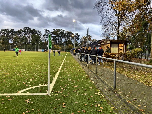 Sportplatz Schatenweg - Paderborn-Schloß Neuhaus