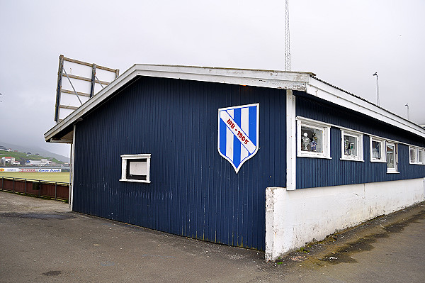 við Kirkju - Miðvágur