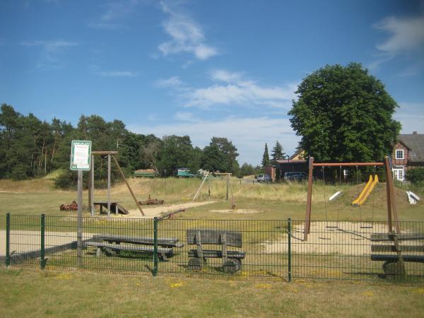 Sportplatz an der Schule - Lübbow