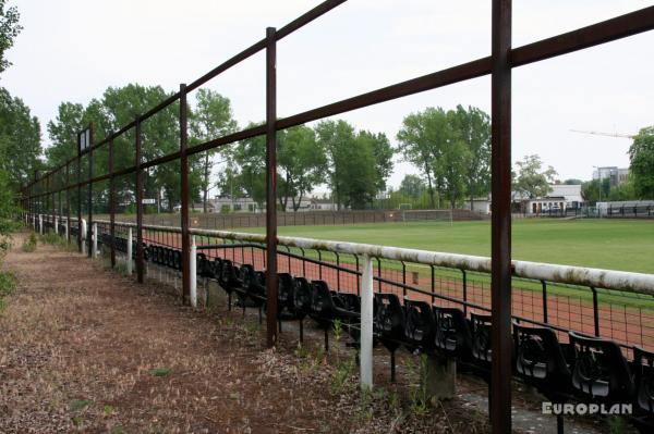 Stadion der Hüttenwerker auf den Sportanlagen Waldstraße - Eisenhüttenstadt