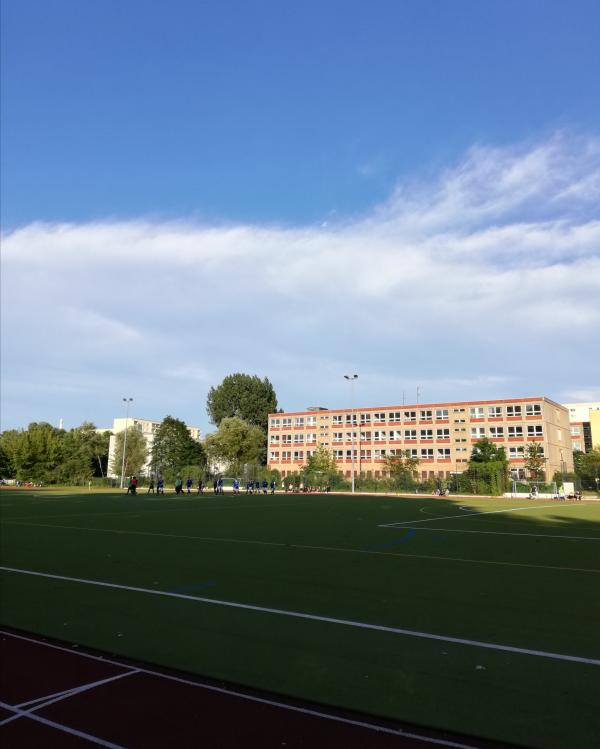 Sportplatz Ernst-Busch-Straße - Berlin-Buch