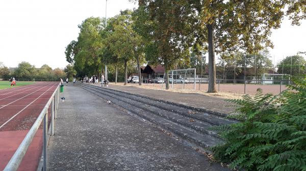 Sportzentrum Ginsheimer Landstraße - Sportfreunde-Platz - Bischofsheim/Mainspitze