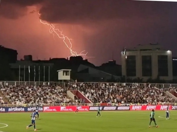 Stadiumi Fadil Vokrri - Prishtinë (Pristina)
