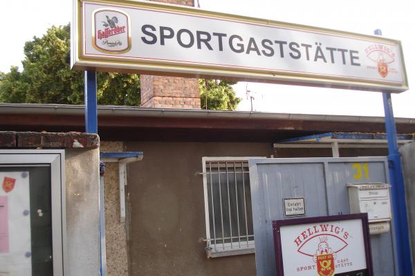 Post-Sportplatz - Magdeburg-Stadtfeld West