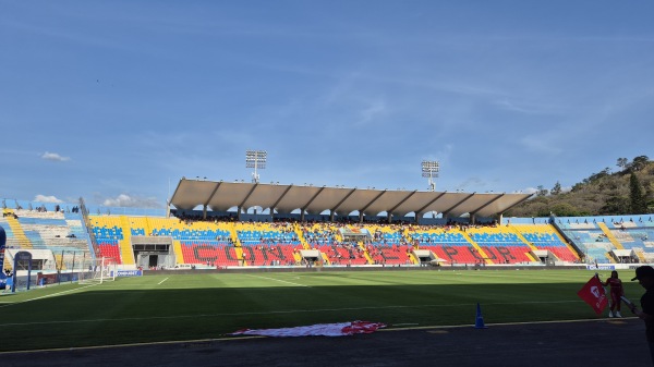Estadio Nacional Chelato Uclés - Tegucigalpa