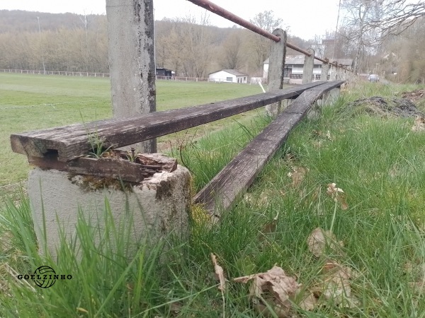 Sportplatz am Schwimmbad - Hirzenhain