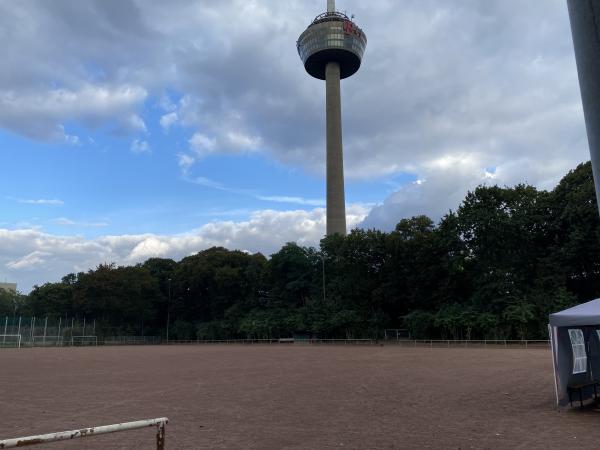 Prälat-Wolker-Anlage / Bezirkssportanlage Mitte Platz 2 - Köln-Ehrenfeld