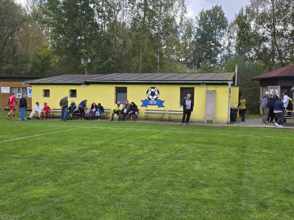 Fotbalové hřiště Borovice - Mukařov