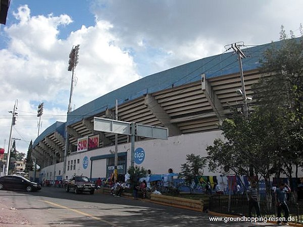 Estadio Nacional José de la Paz Herrera Uclés - Tegucigalpa