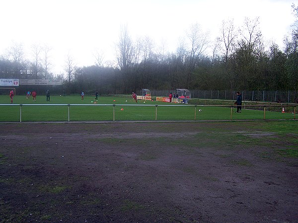 Stadion an der Landesgrenze - Hamburg-Wilhelmsburg